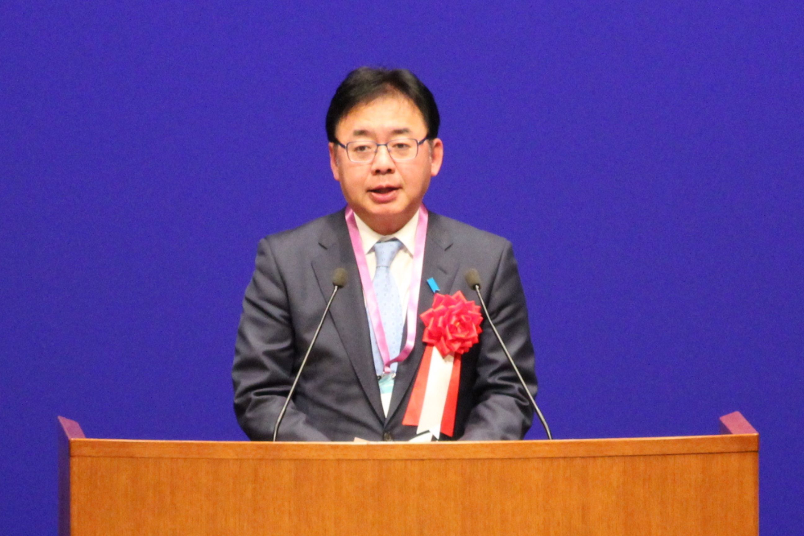 上野賢一郎 厚生労働大臣